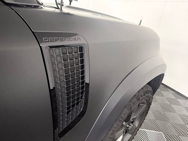 Used 2023 Land Rover Defender 130 SE image 23