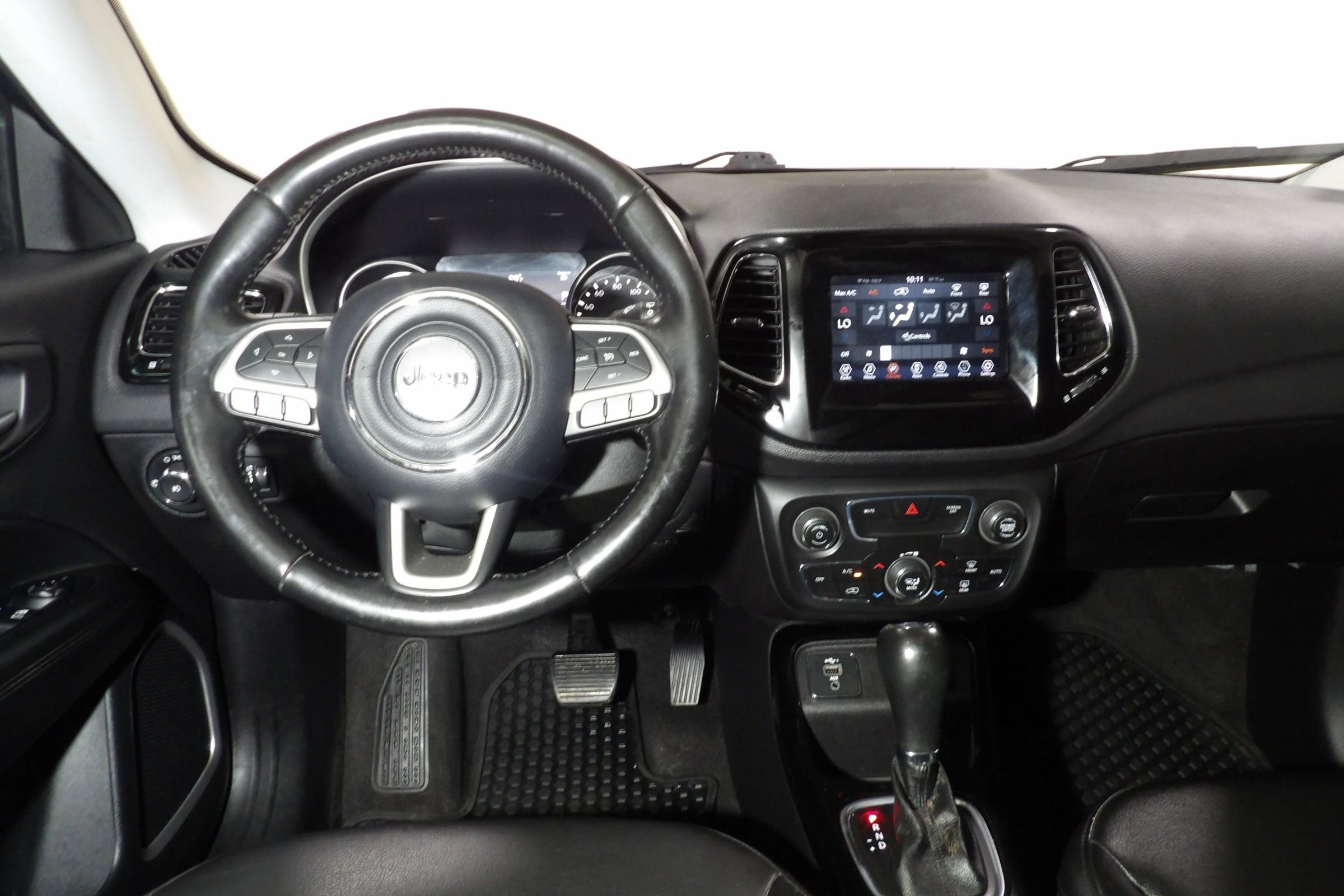 Used 2020 Jeep Compass Latitude FWD image 11