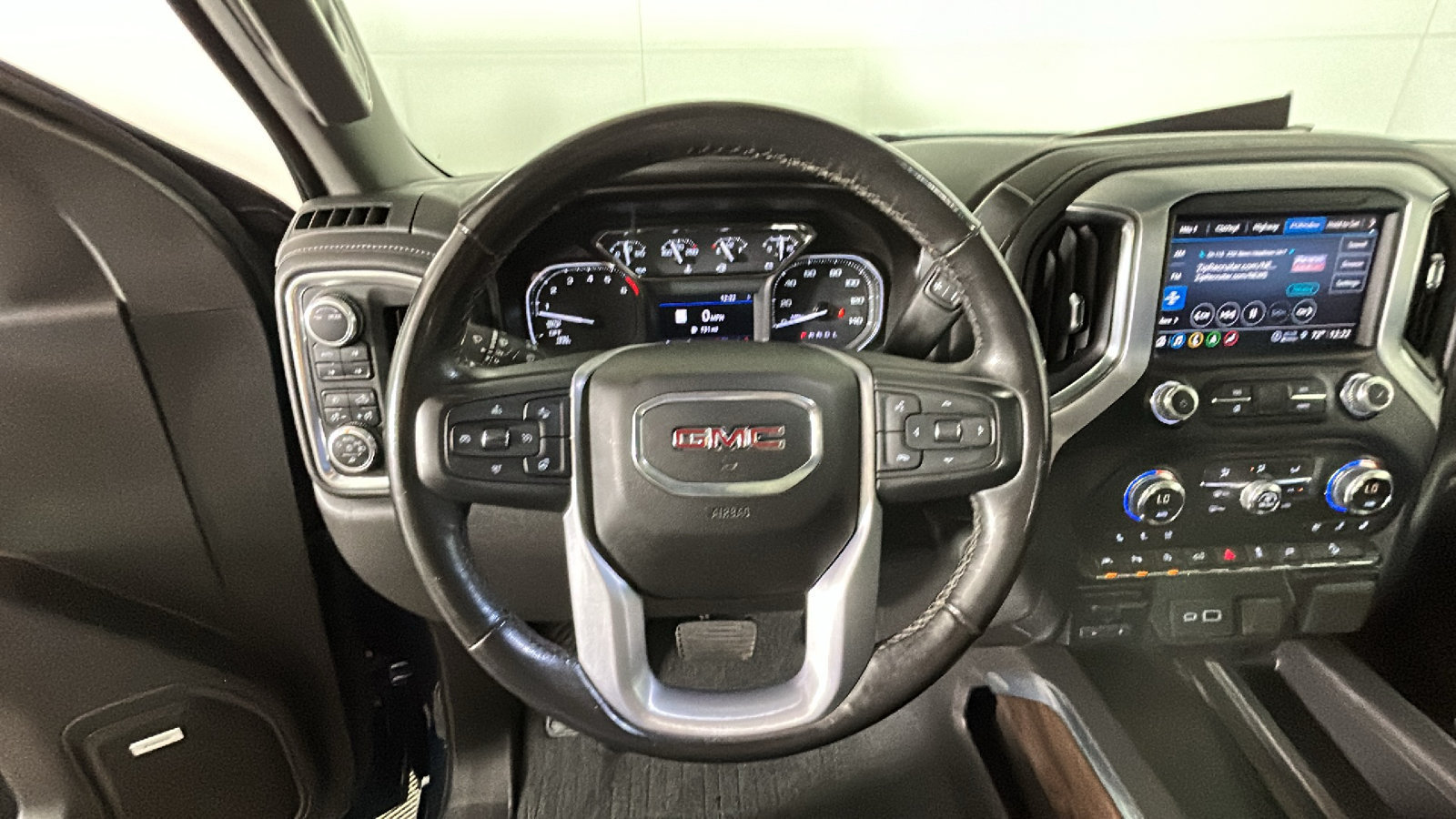 Used 2021 GMC Sierra 1500 SLT w/ SLT Premium Plus Package AWD/4WD image 18