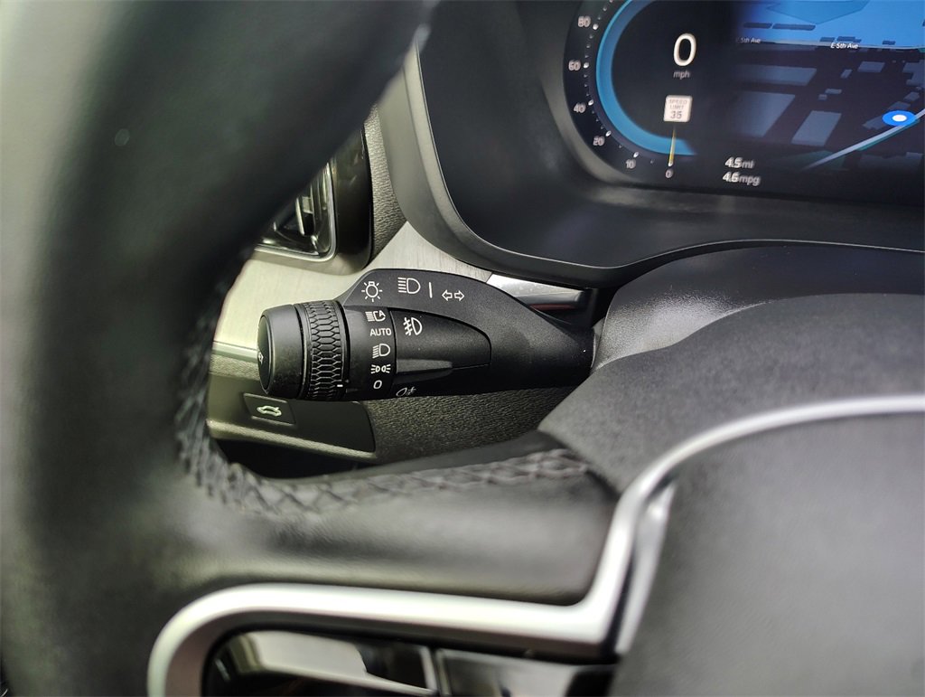 Used 2025 Volvo XC60 B5 Plus image 18