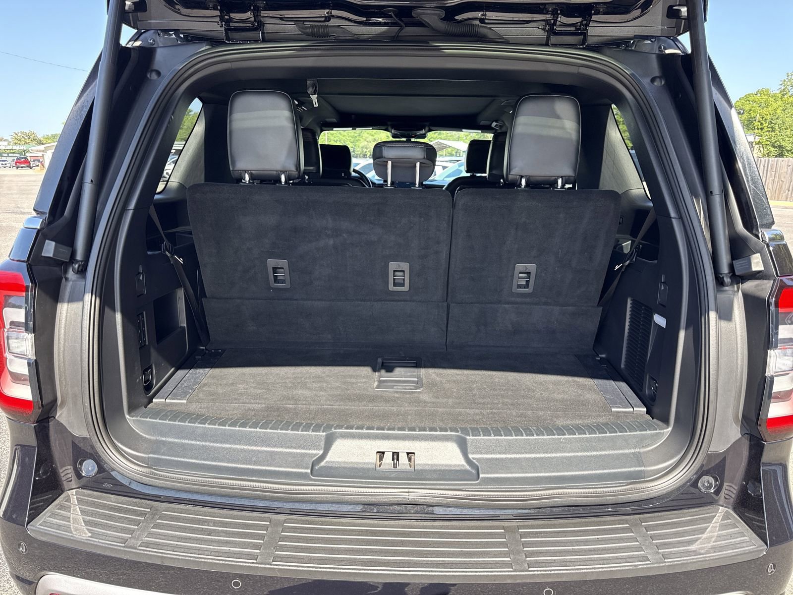 Used 2023 Ford Expedition Platinum RWD image 37