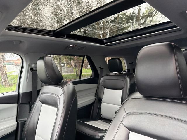 Certified 2022 Ford Explorer XLT w/ Equipment Group 202A AWD/4WD image 37
