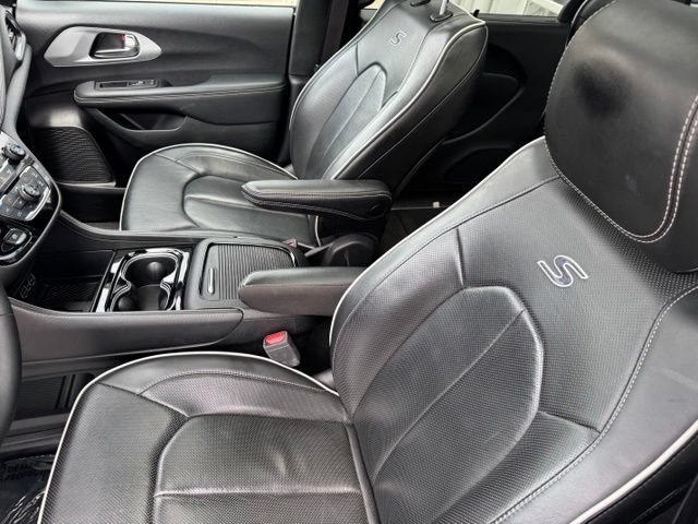 Used 2025 Chrysler Pacifica Limited FWD image 6