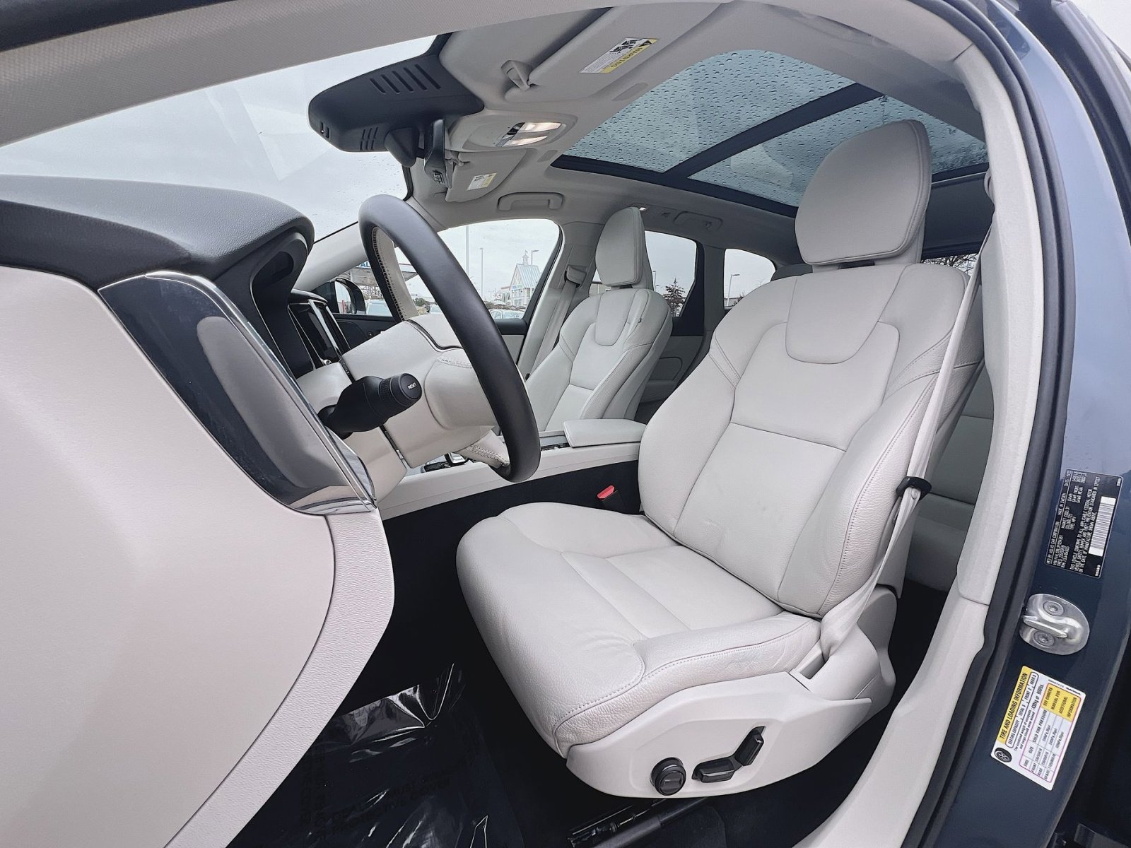 Certified 2023 Volvo XC60 B5 Plus image 13