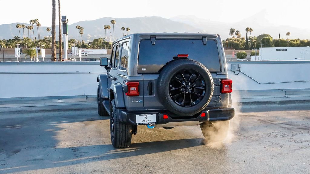 Used 2023 Jeep Wrangler Unlimited Sahara w/ Cold Weather Group AWD/4WD image 7
