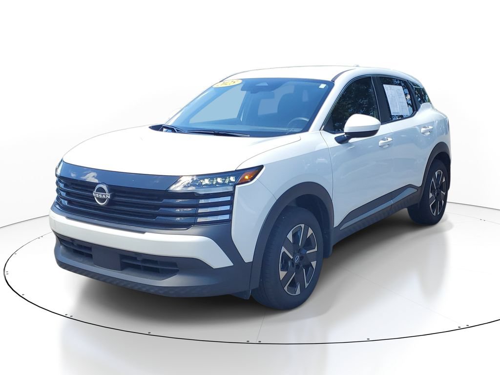 Used 2025 Nissan Kicks SV AWD/4WD image 2