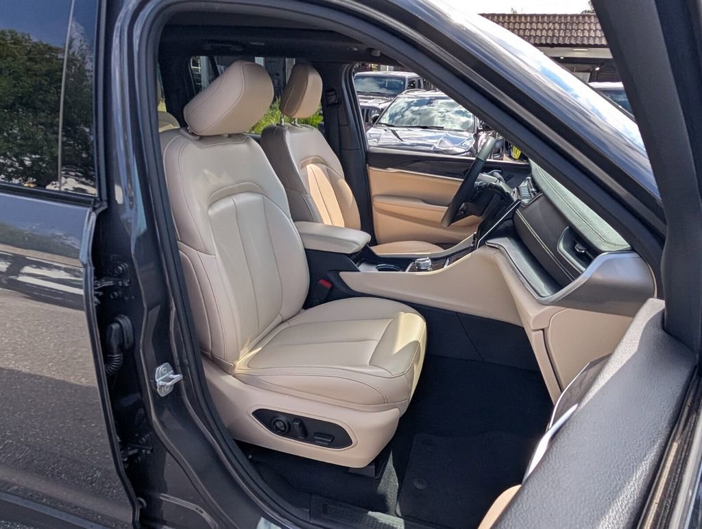 Certified 2024 Jeep Grand Cherokee Limited image 20