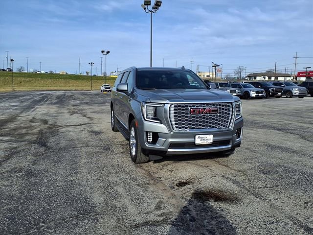 Used 2023 GMC Yukon XL Denali image 4