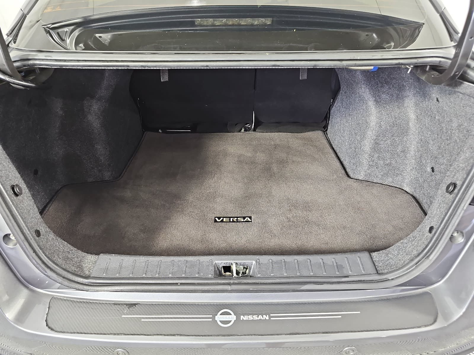 Used 2022 Nissan Versa SV w/ Trunk Package FWD image 12