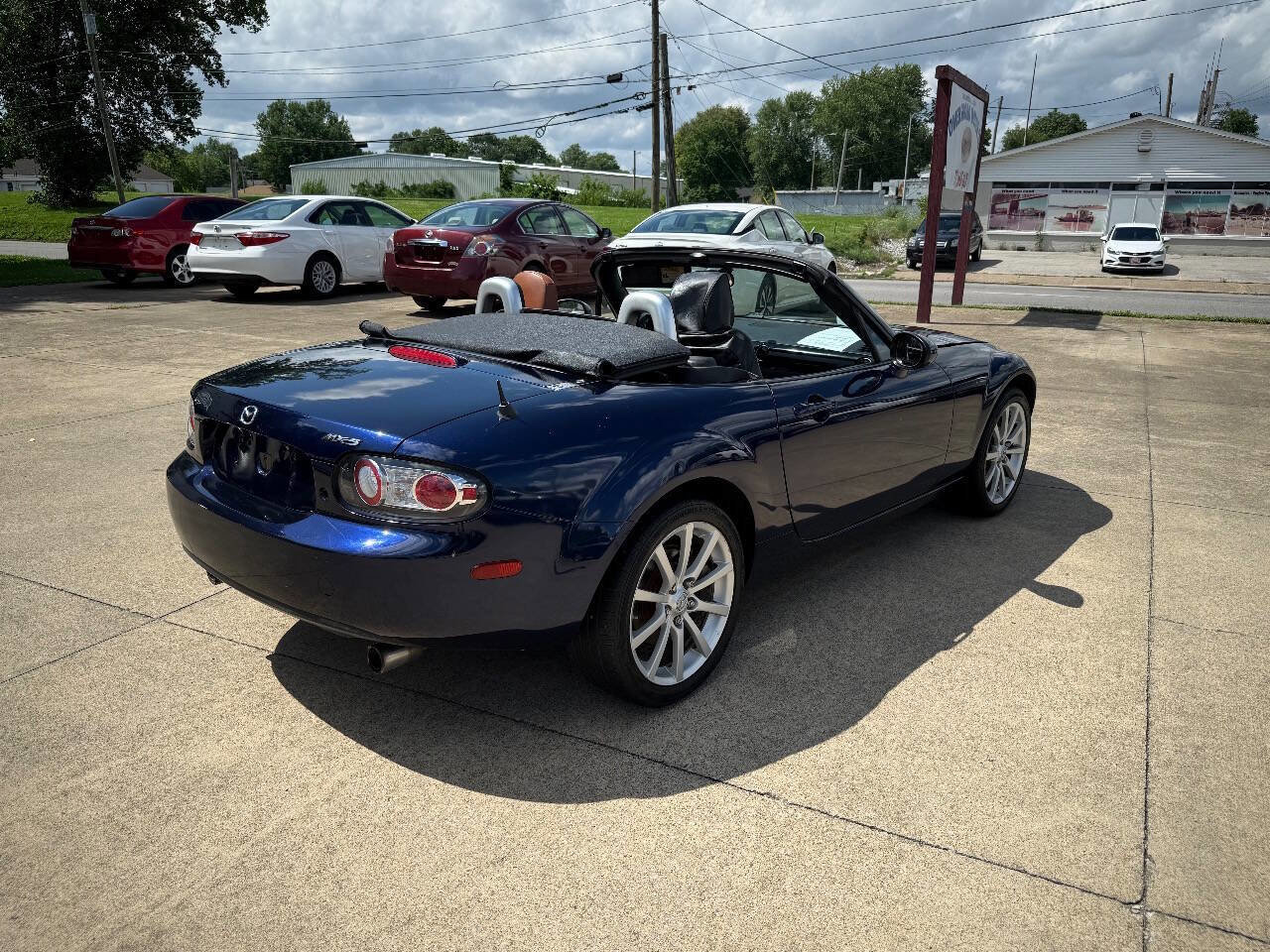 Used 2008 MAZDA MX-5 Miata Grand Touring w/ Premium Pkg RWD image 9