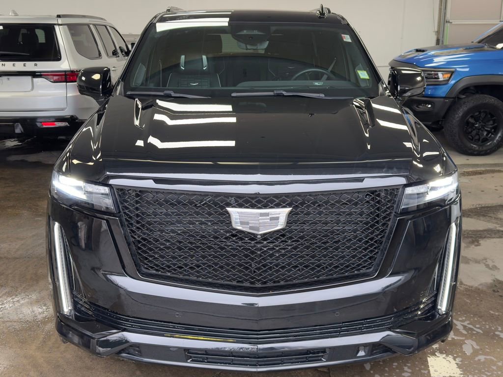 Used 2022 Cadillac Escalade Sport Platinum w/ LPO, ONYX Package image 2