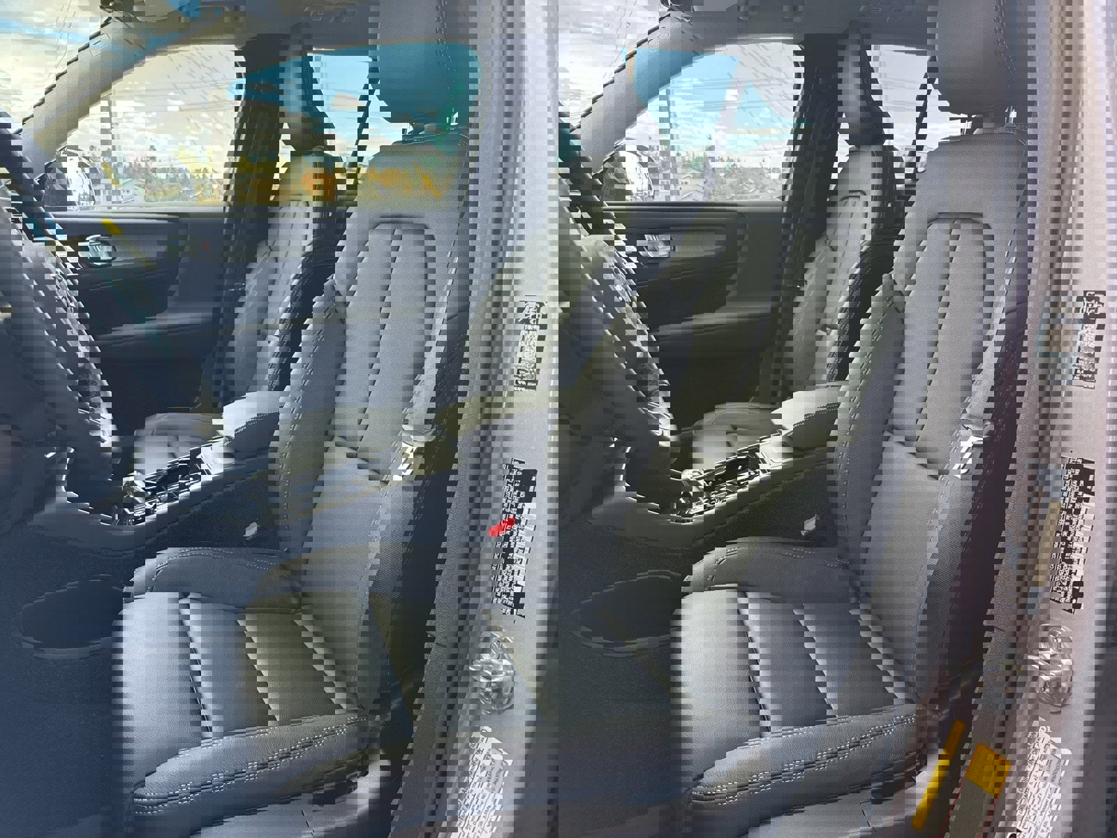 New 2026 Volvo XC40 B5 Ultra w/ Protection Package Premier image 9