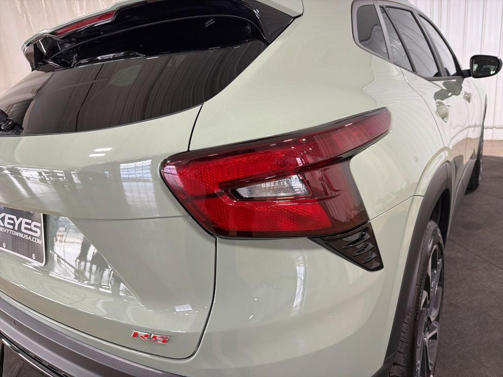 Certified 2024 Chevrolet Trax RS w/ Driver Confidence Package image 16