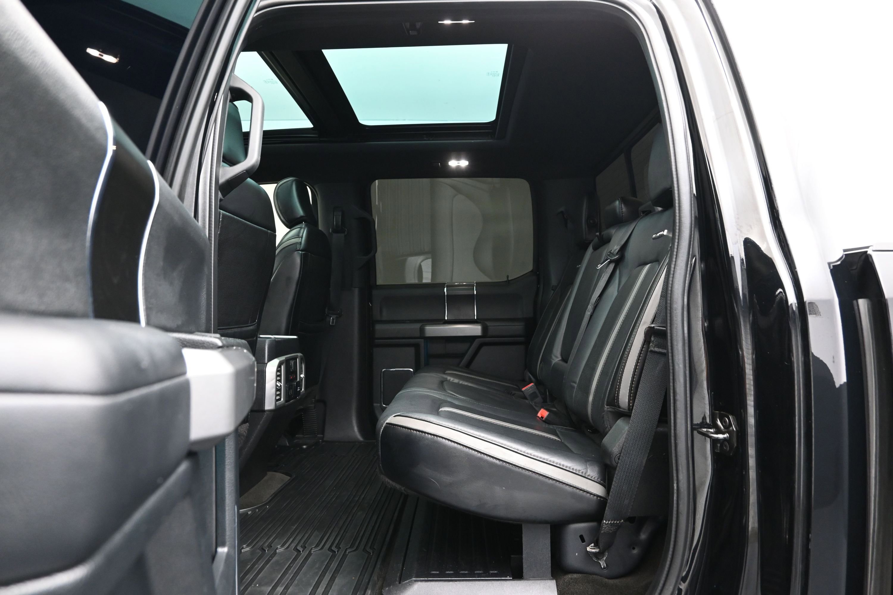 Used 2018 Ford F250 Platinum w/ Platinum Ultimate Package AWD/4WD image 11