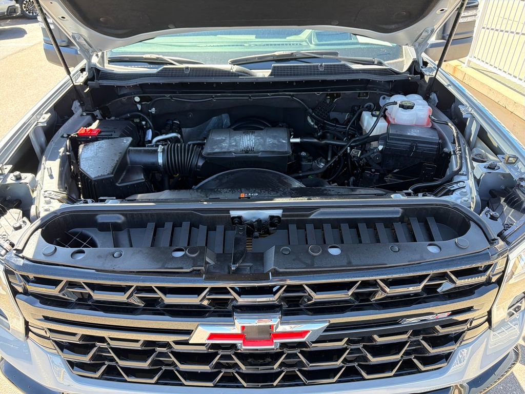 Used 2025 Chevrolet Silverado 2500 ZR2 w/ Technology Package image 21