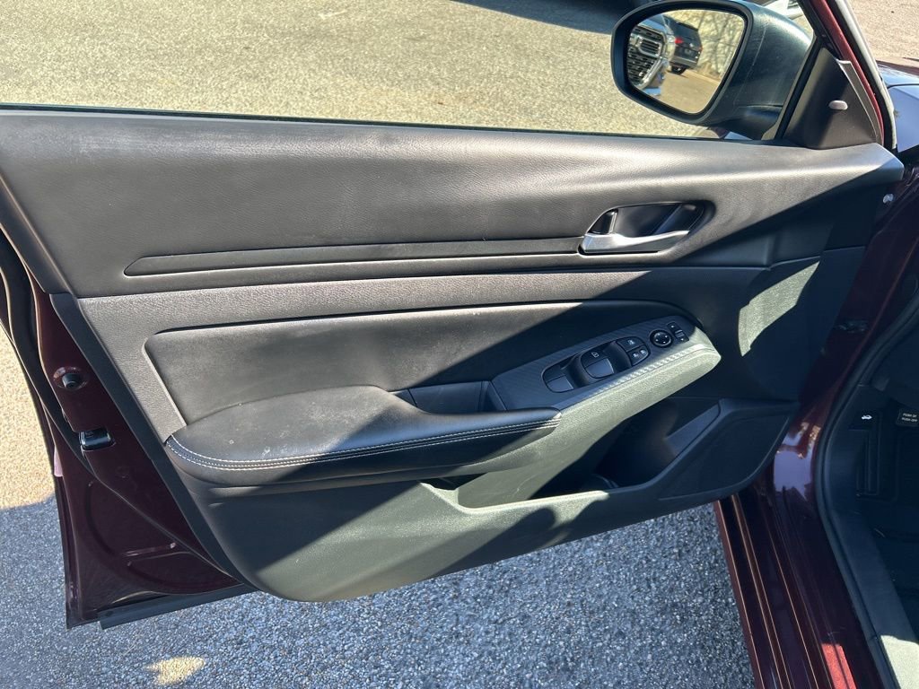 Used 2024 Nissan Altima 2.5 SV image 15