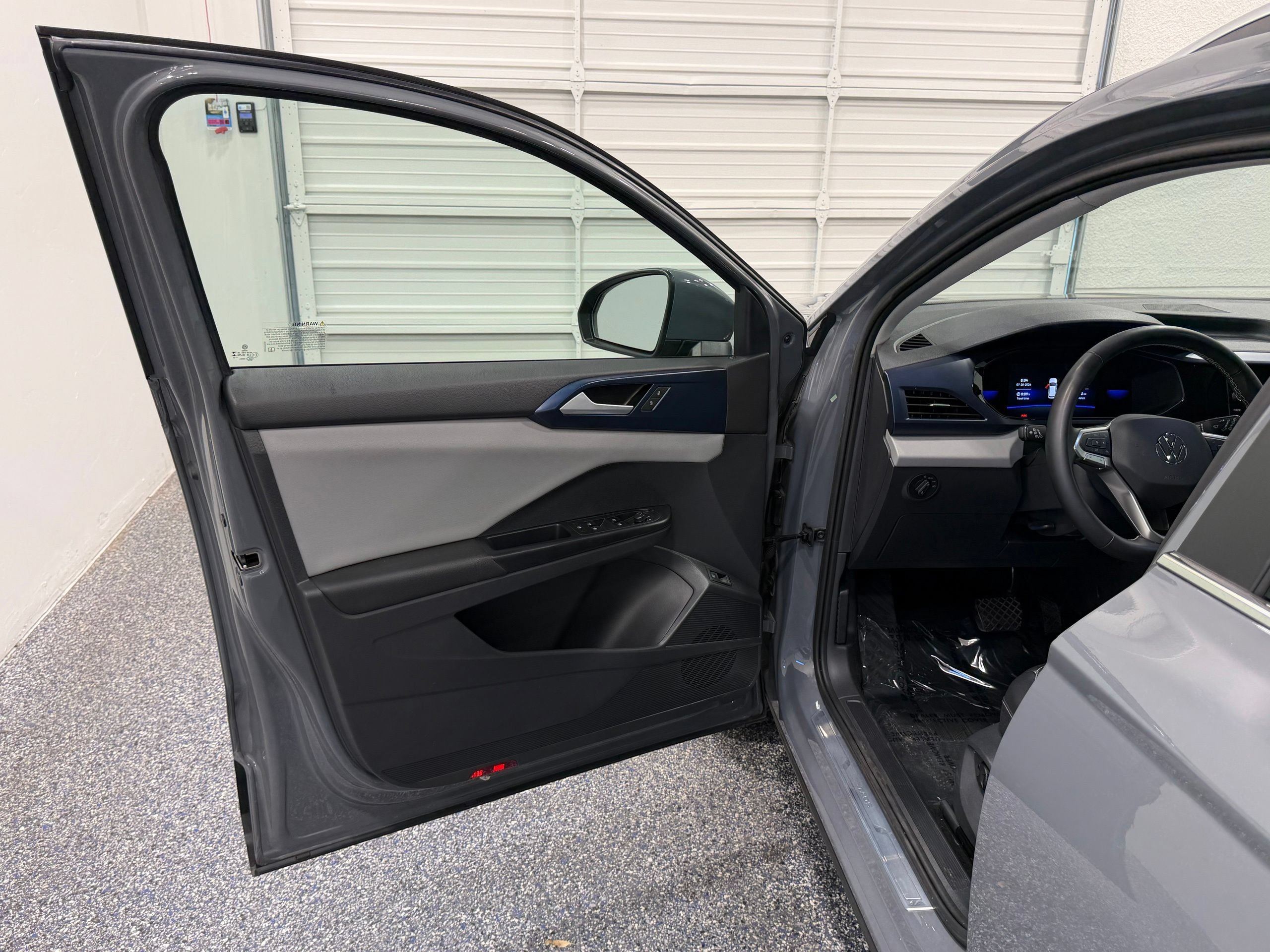 Used 2023 Volkswagen Taos SE w/ Panoramic Sunroof Package FWD image 19