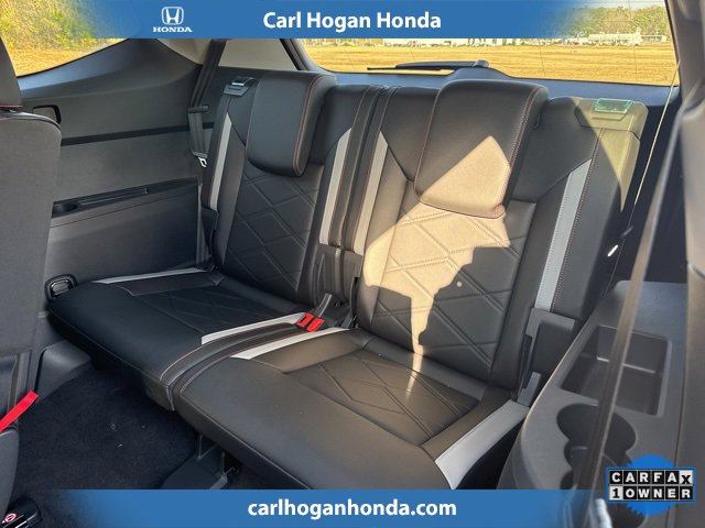 Used 2025 Volkswagen Atlas Peak Edition SE image 13