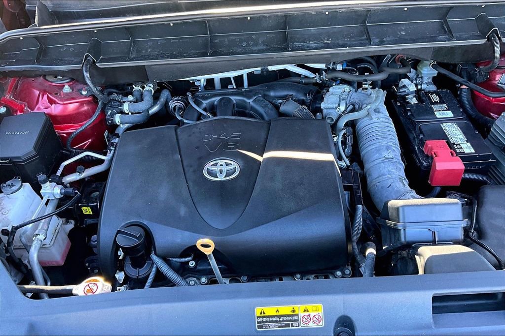 Used 2021 Toyota Highlander XLE image 30