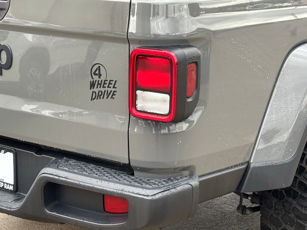 Used 2022 Jeep Gladiator Willys image 5