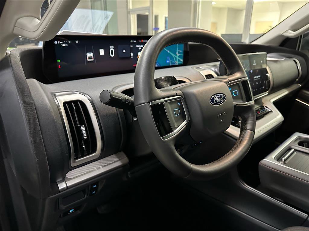 Certified 2025 Ford Expedition Active image 20