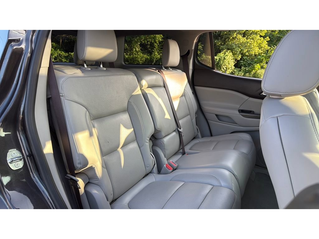 Used 2017 GMC Acadia SLT image 16