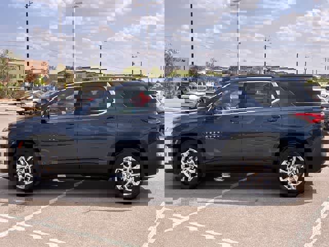 Used 2023 Chevrolet Traverse LS FWD image 3