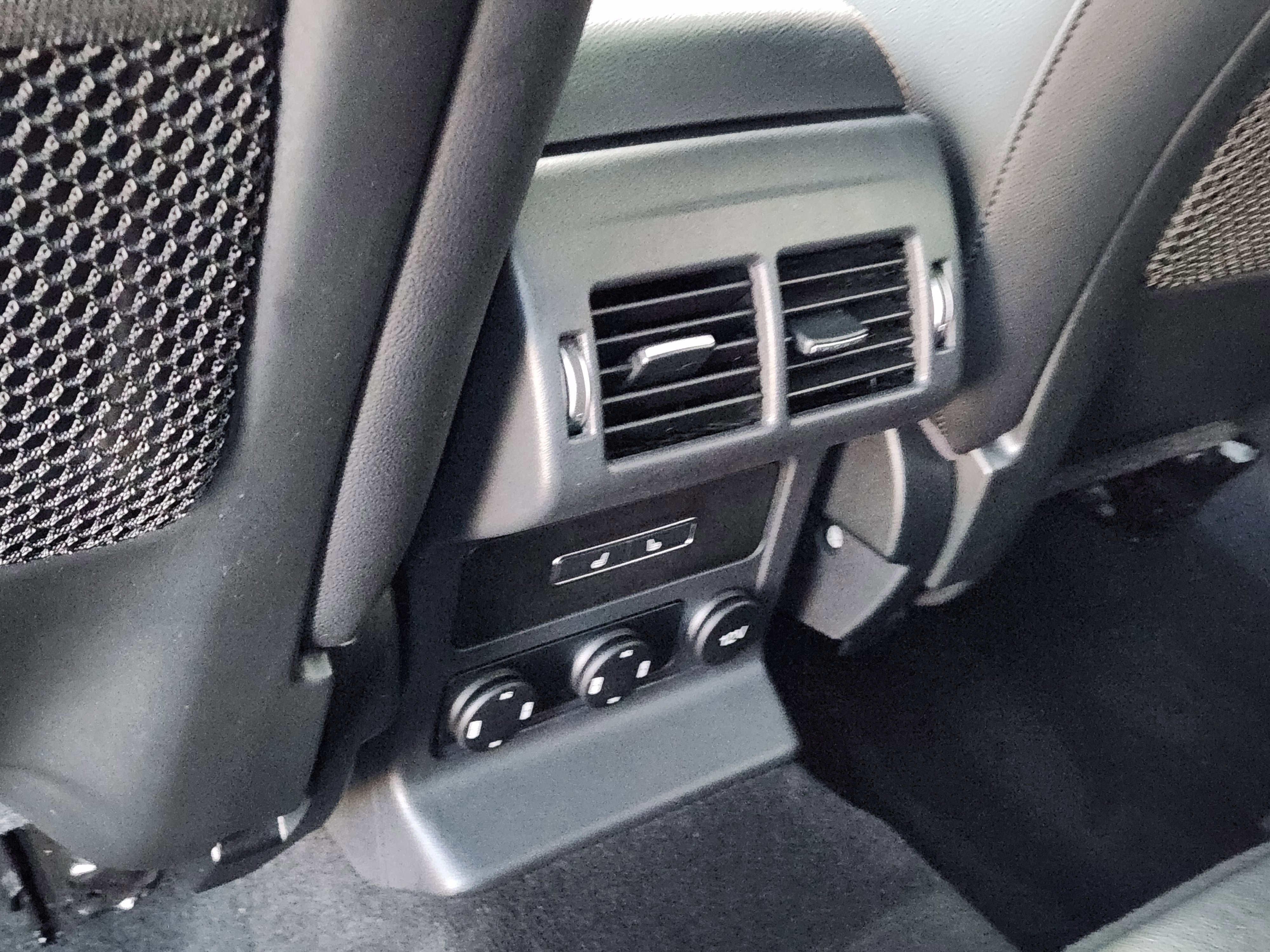 Used 2018 Jaguar F-PACE Prestige image 33