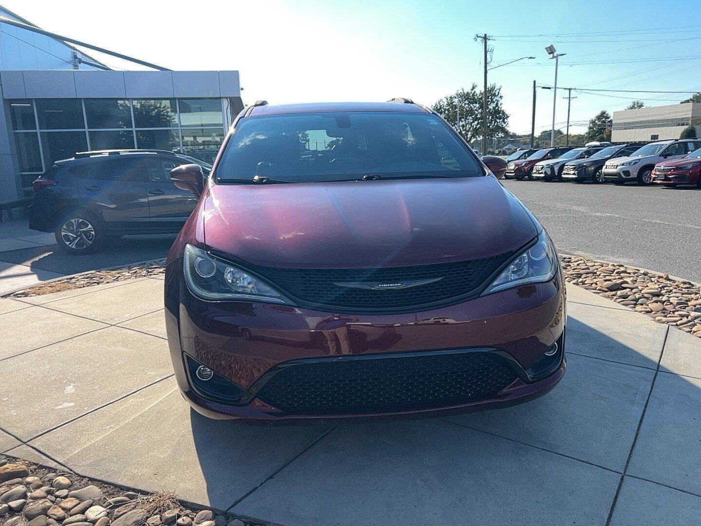 Used 2018 Chrysler Pacifica Limited FWD image 2