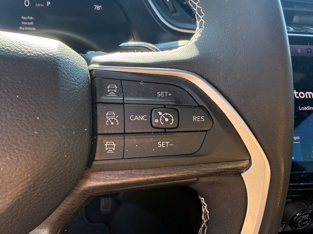 Used 2025 Jeep Grand Cherokee Limited w/ Black Appearance Package RWD image 17