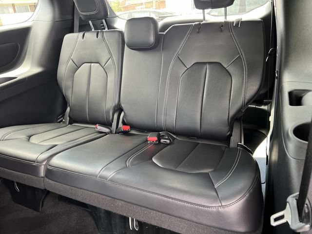 Used 2022 Chrysler Pacifica Touring-L w/ S Appearance Package FWD image 12