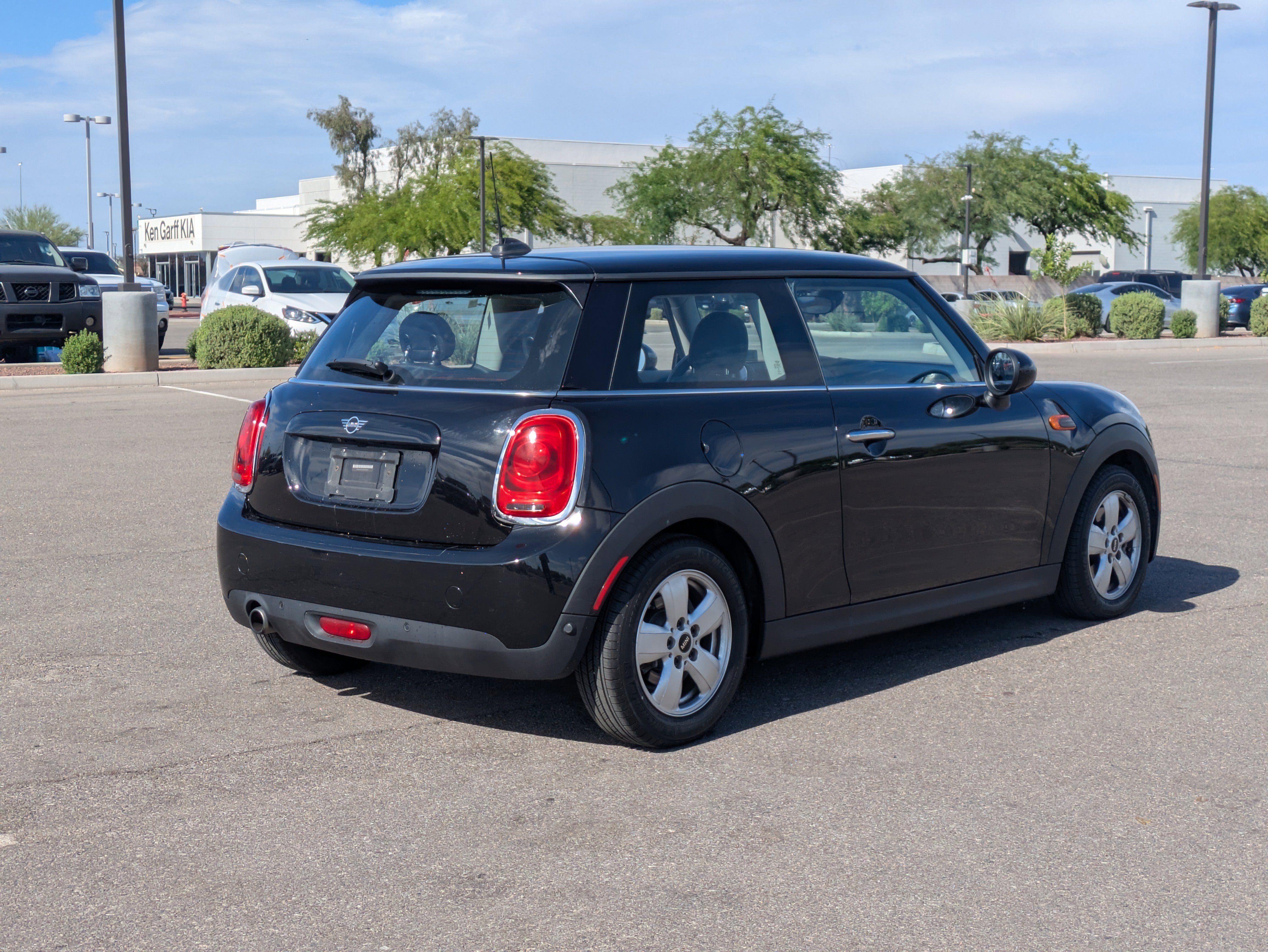 Used 2019 MINI Cooper 2-Door Hardtop image 5
