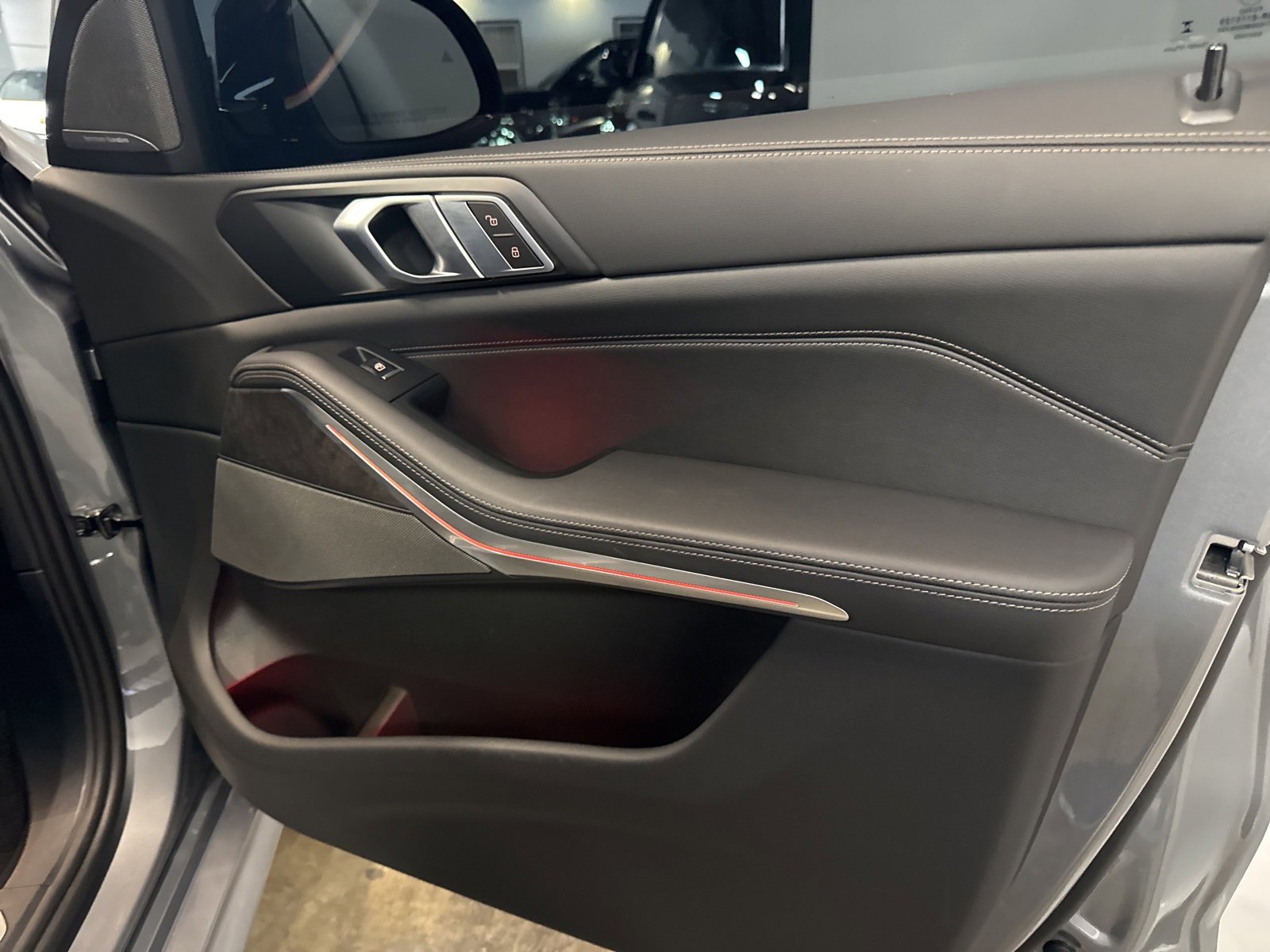 Used 2024 BMW X5 xDrive40i w/ M Sport Package image 26