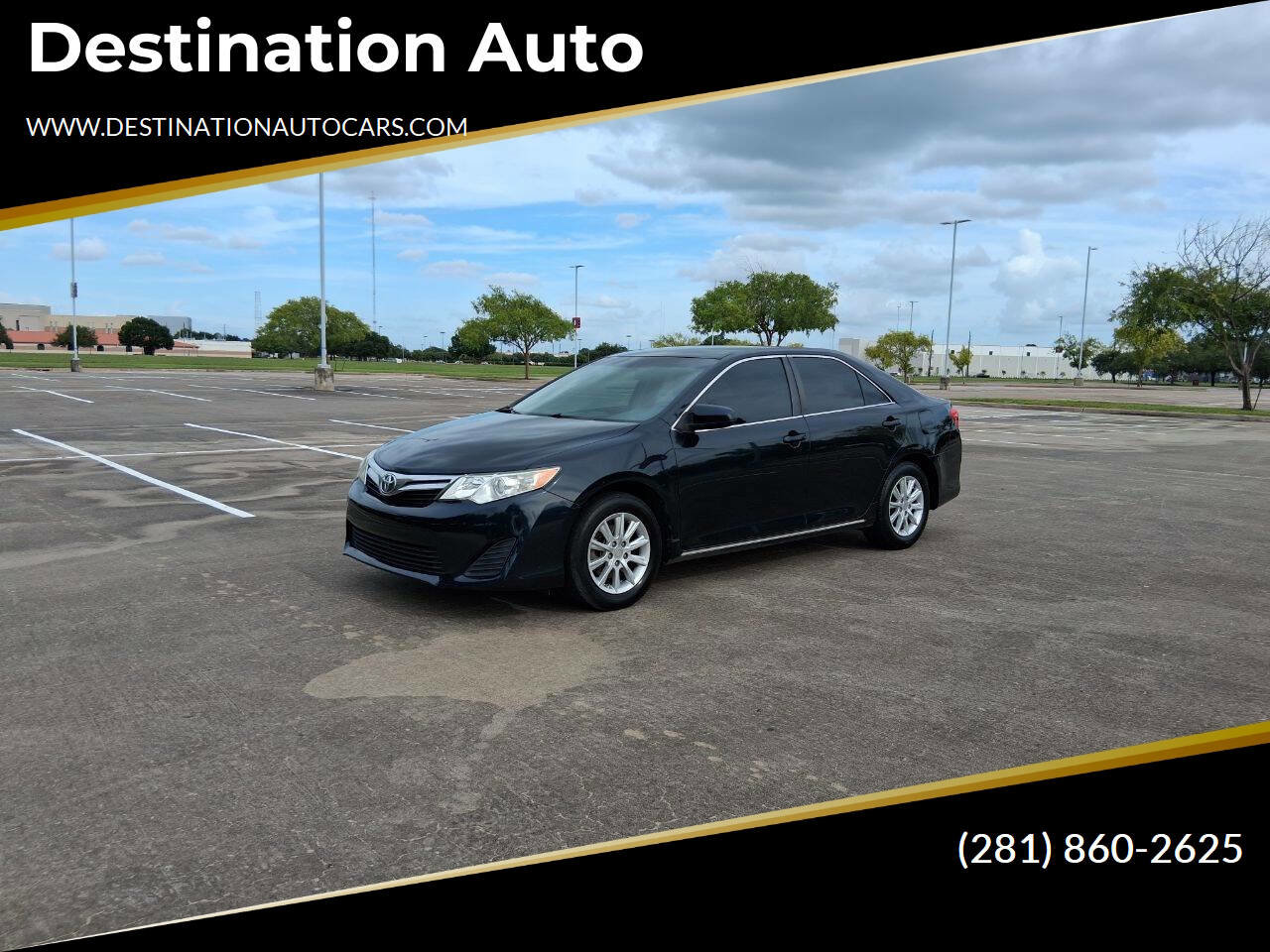 Used 2012 Toyota Camry LE image 1