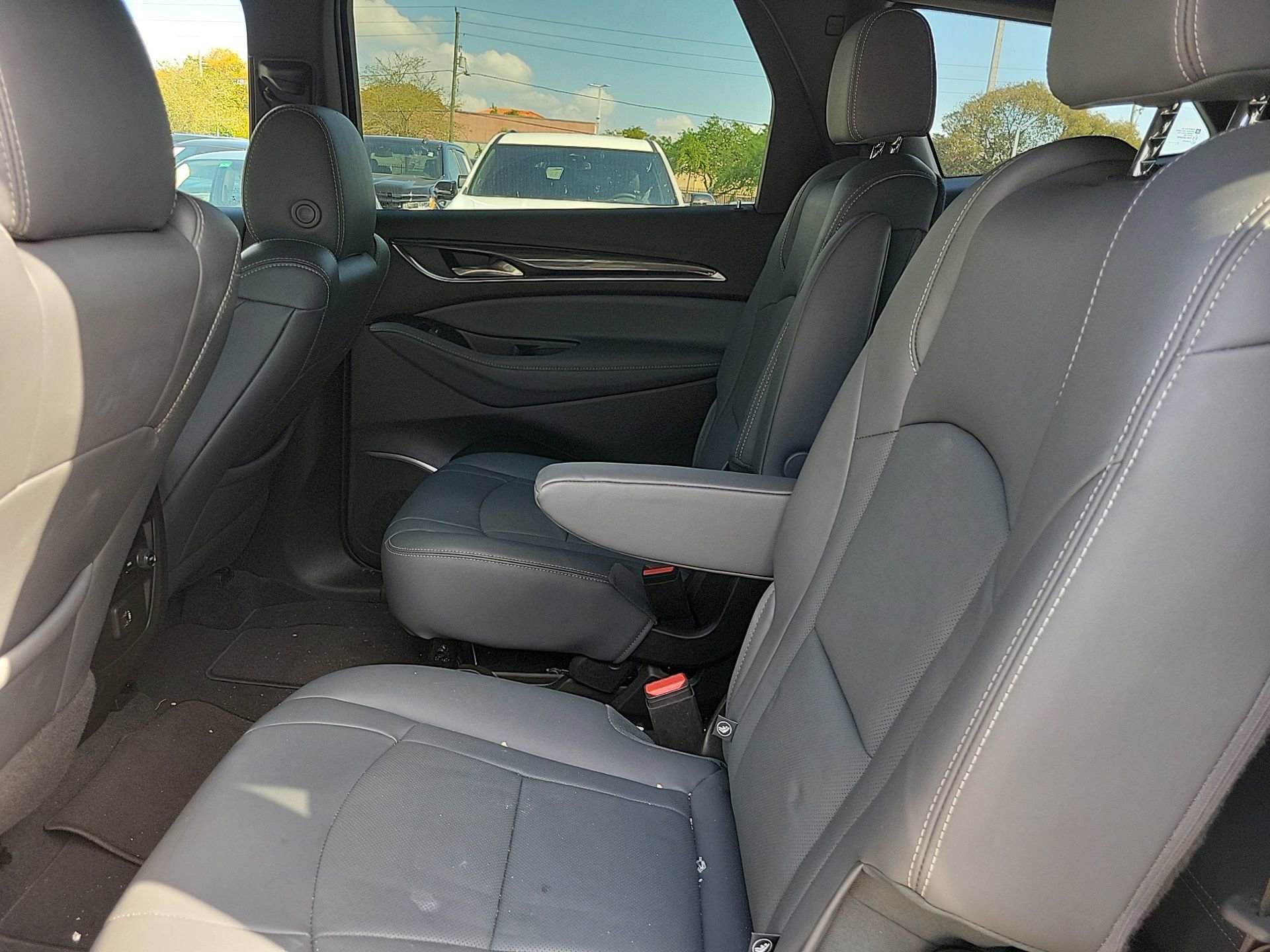 Used 2023 Buick Enclave Essence image 21