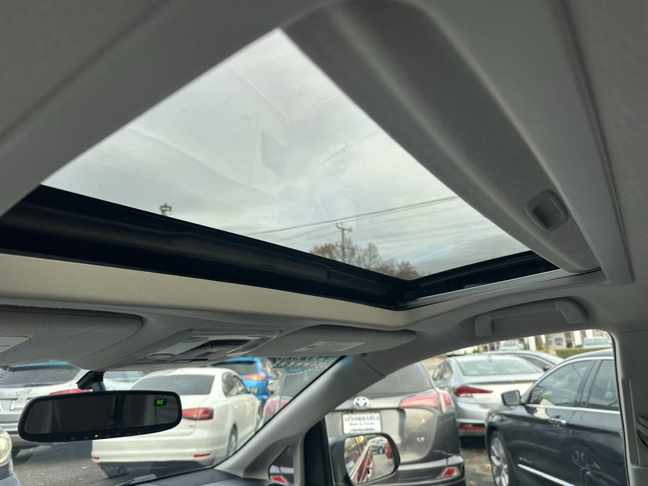 Used 2011 Toyota Sienna XLE image 22