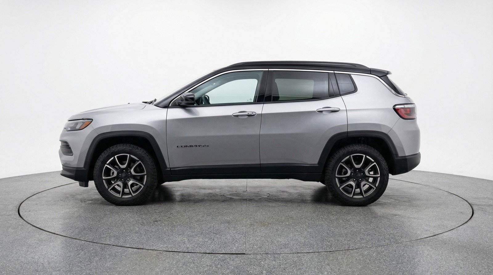 Used 2025 Jeep Compass Trailhawk image 5