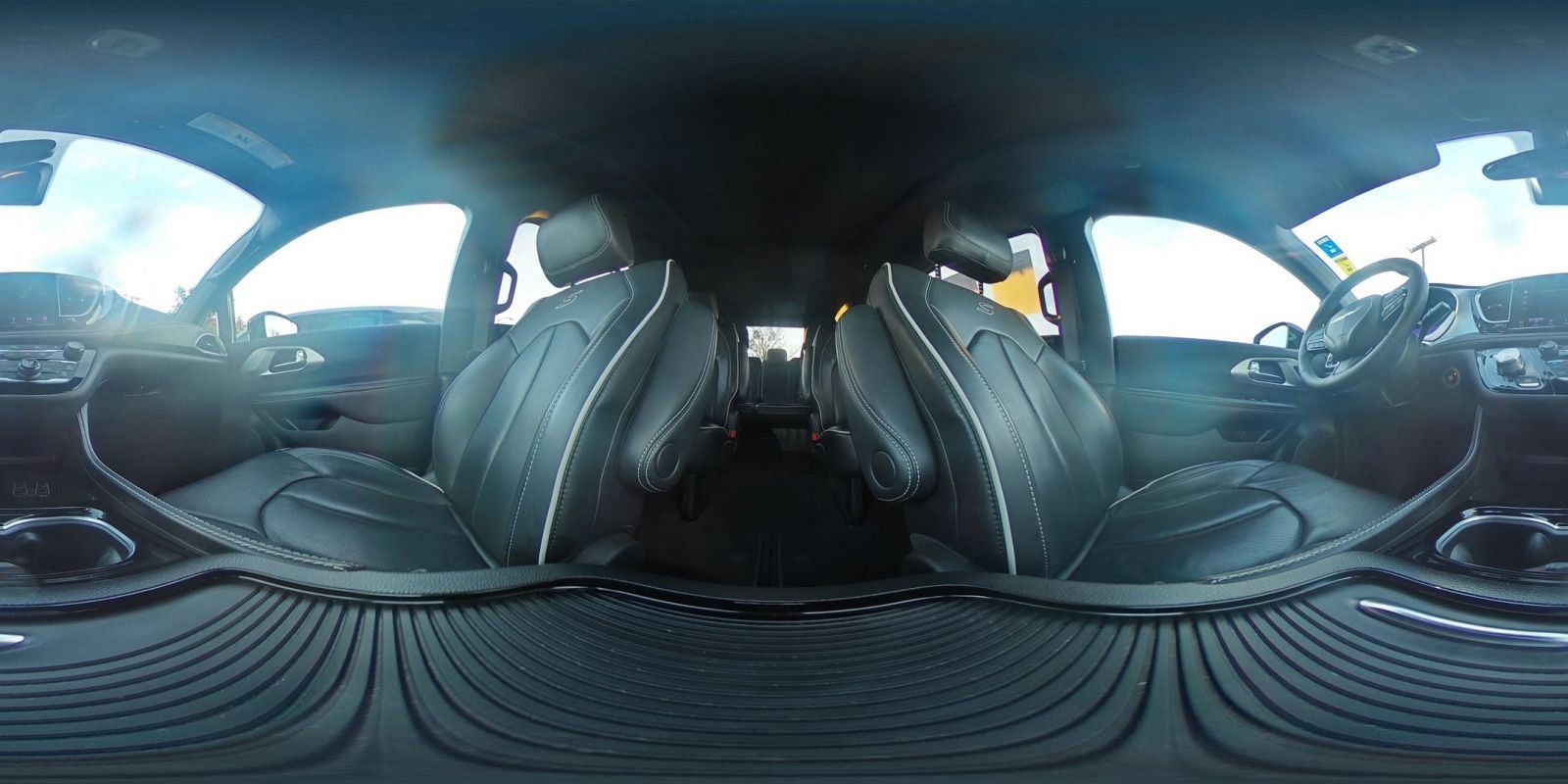 Used 2025 Chrysler Pacifica Limited image 40