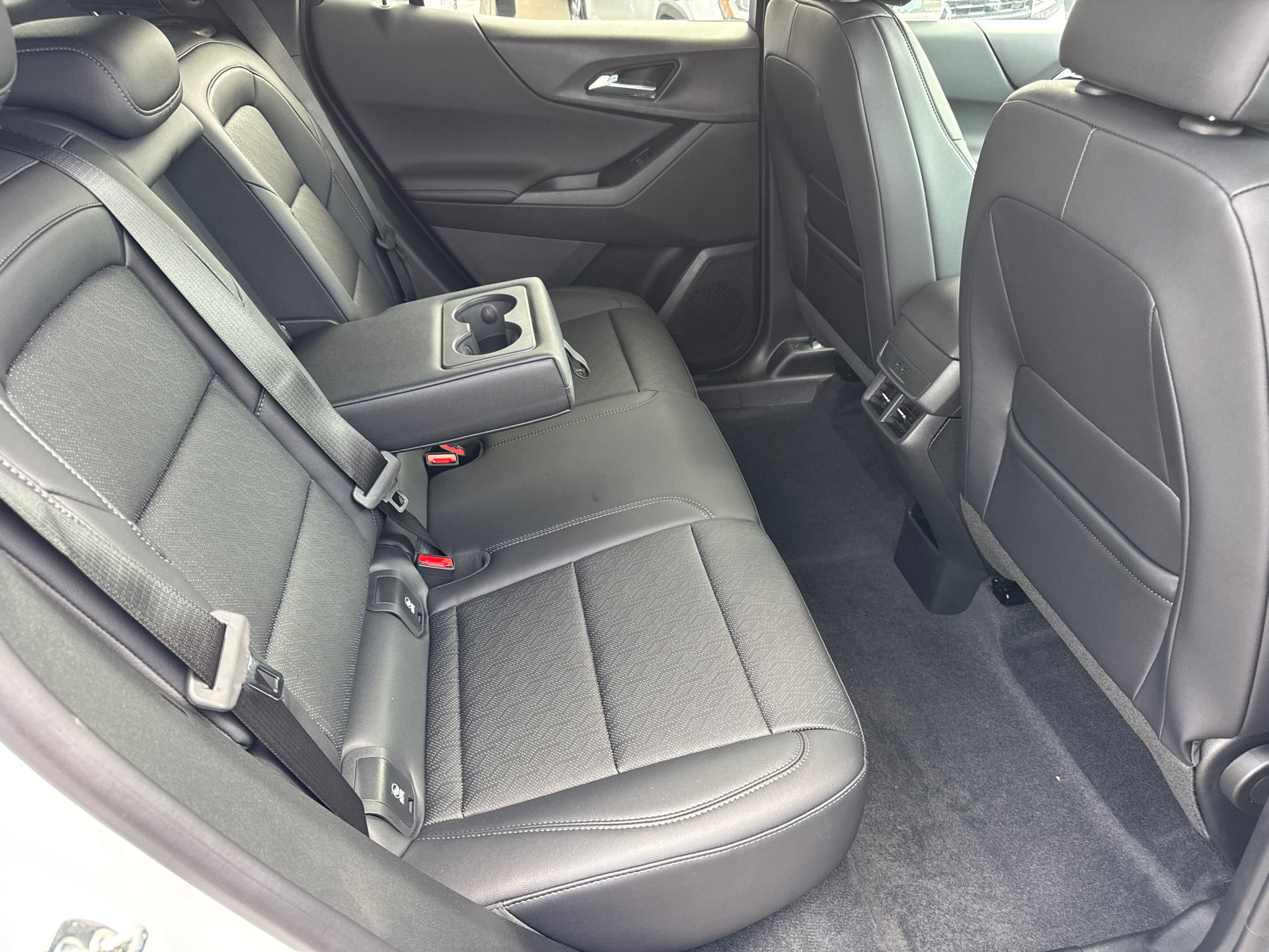 New 2027 Chevrolet Equinox LT w/ Convenience Package II FWD image 15