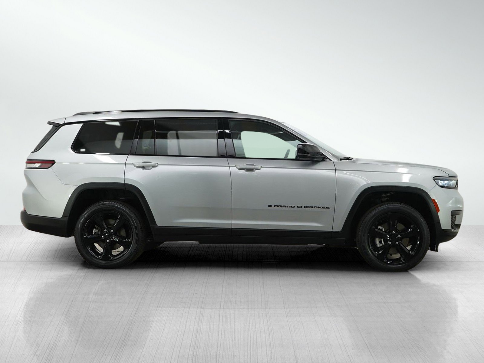 Used 2024 Jeep Grand Cherokee L Altitude AWD/4WD image 6