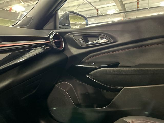 Used 2025 Chevrolet Trax RS w/ Sunroof Package image 20