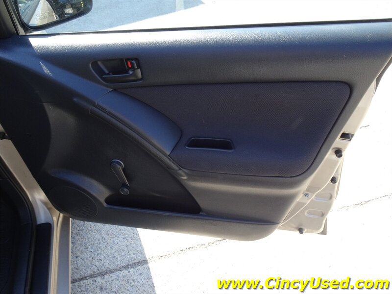 Used 2003 Toyota Matrix AWD image 24