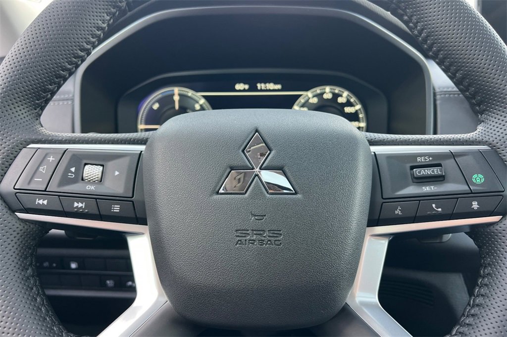 New 2025 Mitsubishi Outlander SE image 25