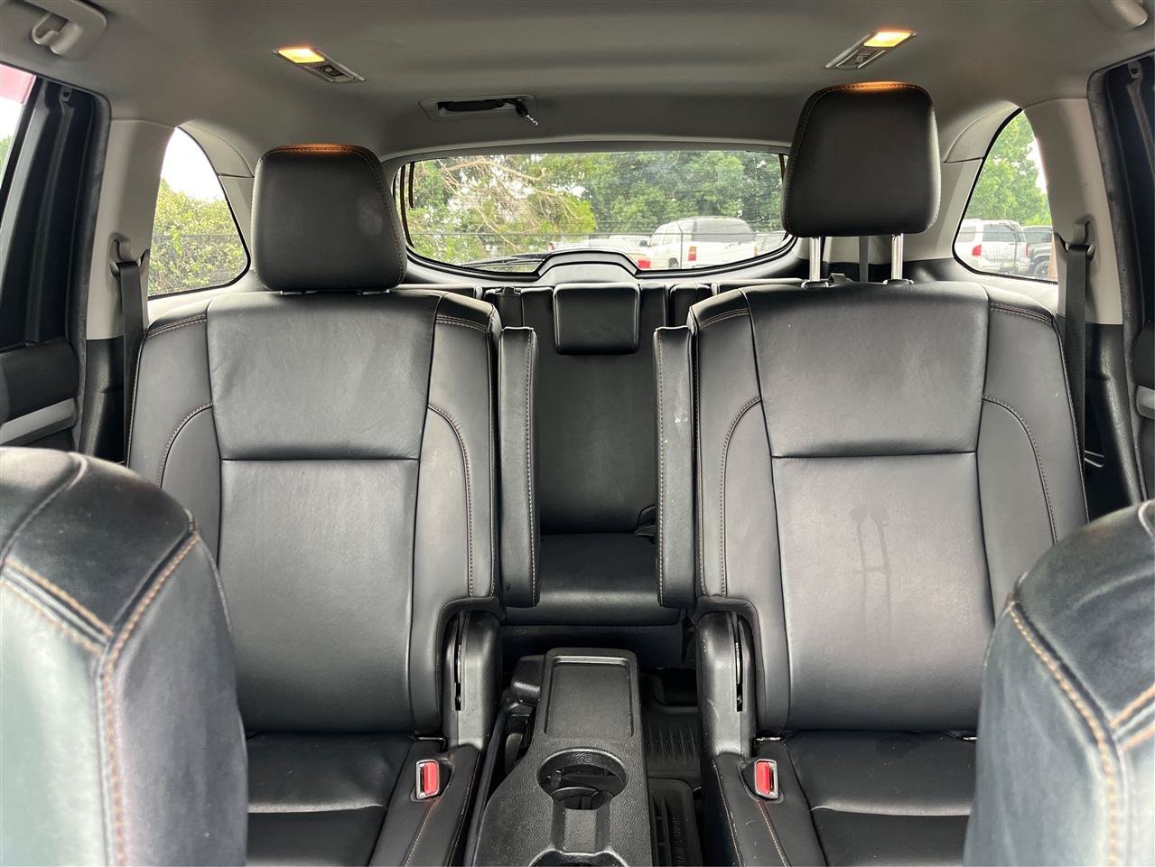 Used 2019 Toyota Highlander XLE AWD/4WD image 15