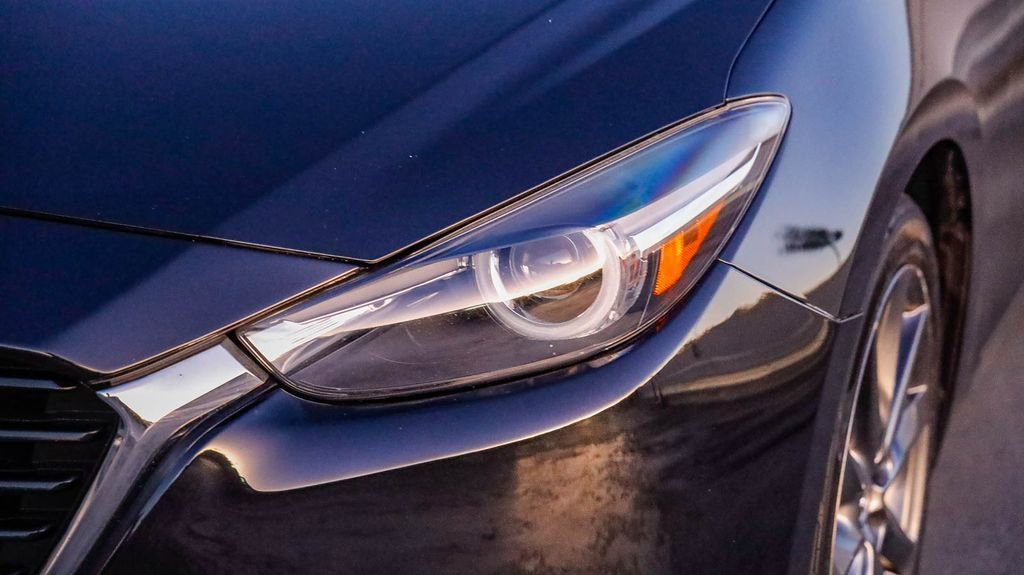 Used 2018 MAZDA MAZDA3 Grand Touring w/ Premium Equipment Package image 5