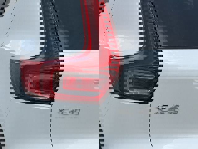 Used 2022 Volvo XC40 T5 Inscription w/ Advanced Package image 6