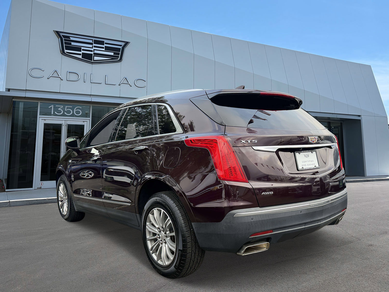 Used 2018 Cadillac XT5 Luxury w/ Driver Awareness Package AWD/4WD image 4