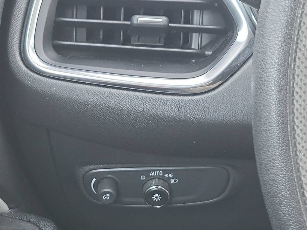 Used 2020 Chevrolet Equinox LS AWD/4WD image 23
