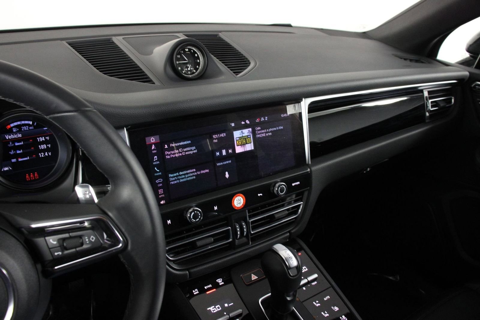 Certified 2025 Porsche Macan image 13