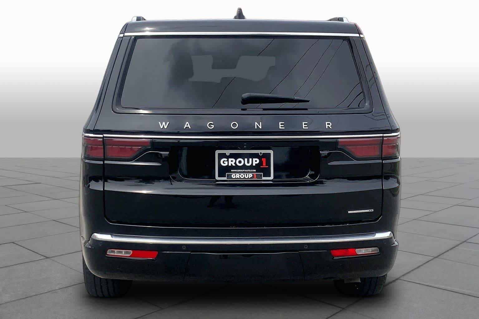 Used 2024 Jeep Wagoneer Series II w/ Flexible Seating Group AWD/4WD image 5
